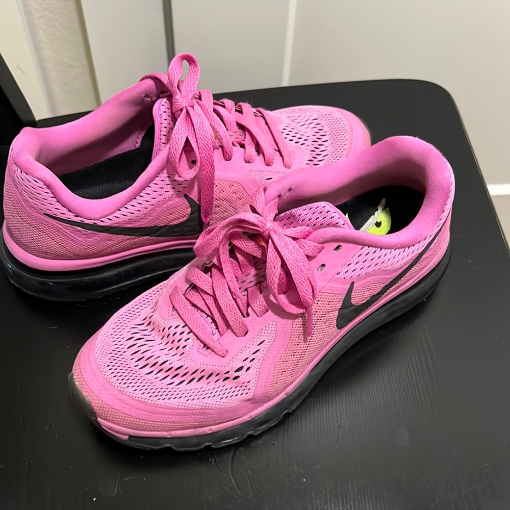Women’s Nike air max 7.5
